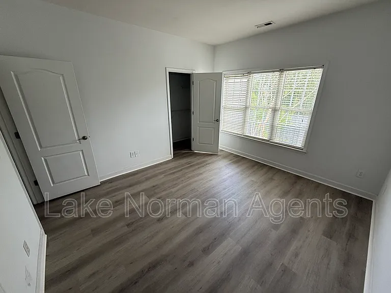 10031 Ansonborough Sq — Photo 9