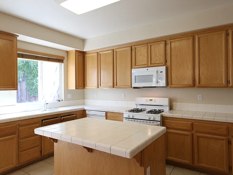 1908 Terracina Cir — Photo 3