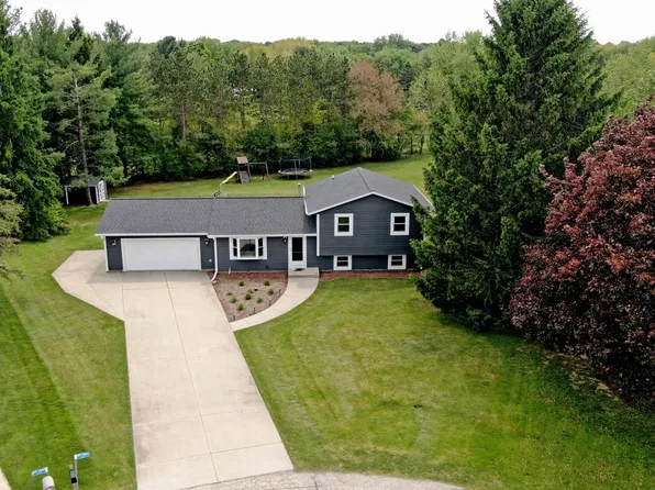 W355N5843 Bridle LANE, Oconomowoc, WI 53066