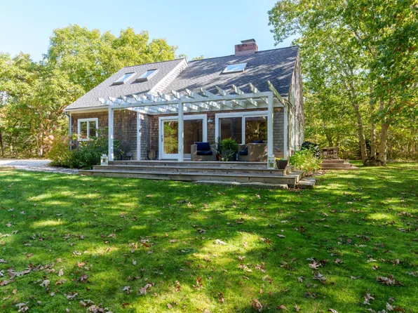 46 Crow Hollow Rd, West Tisbury, MA 02575