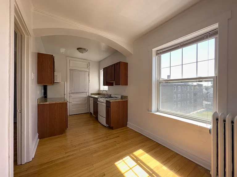4402 N Rockwell St #4 — Photo 10