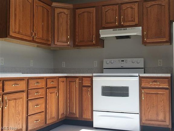 3rd image of 5327 Lesh St