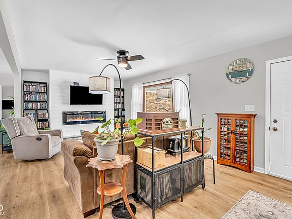 5th image of 6346 W 62nd St
