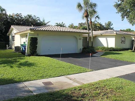 3rd image of 14711 Palmetto Palm Ave