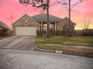 3306 Wolf Ct, Pearland, TX 77584