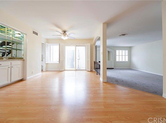 5th image of 5401 Zelzah Ave APT 116