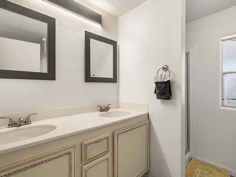 1051 Heritage Dr — Photo 6