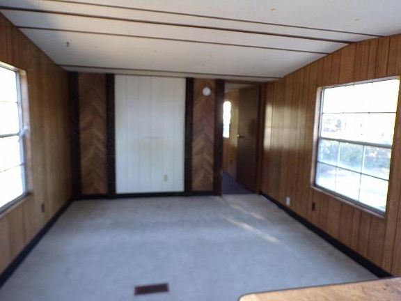 4th image of 553 Hazel Dr
