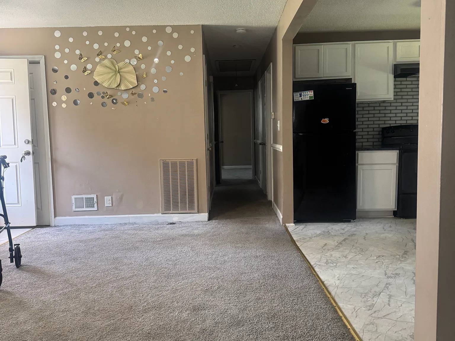 2 bed, 1025 sqft, $1,300 — Photo 2