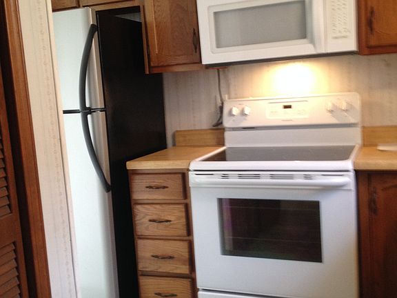 4th image of 23D Brandon Hall Dr