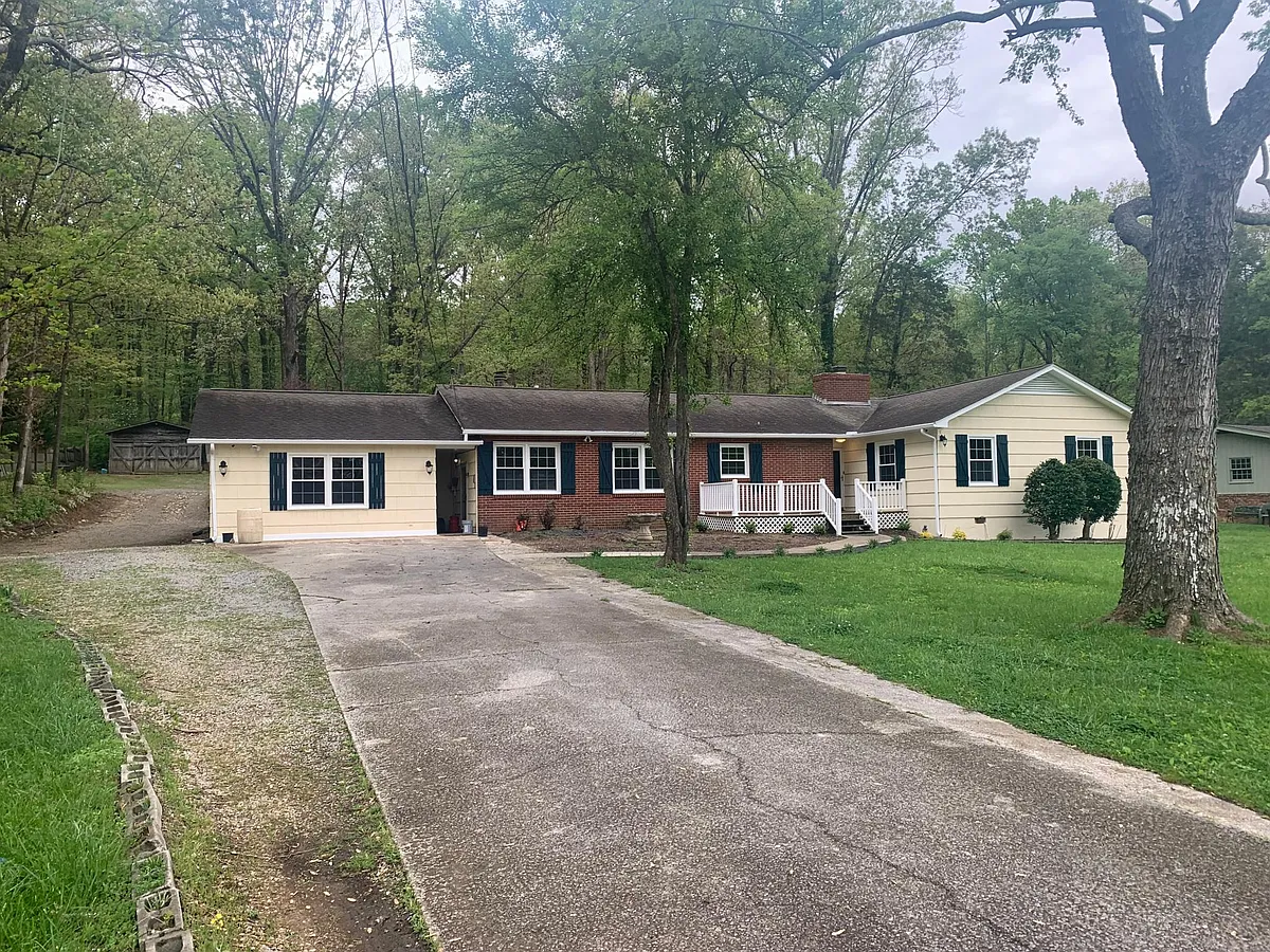 Building Photo - 328 Land Oak Rd