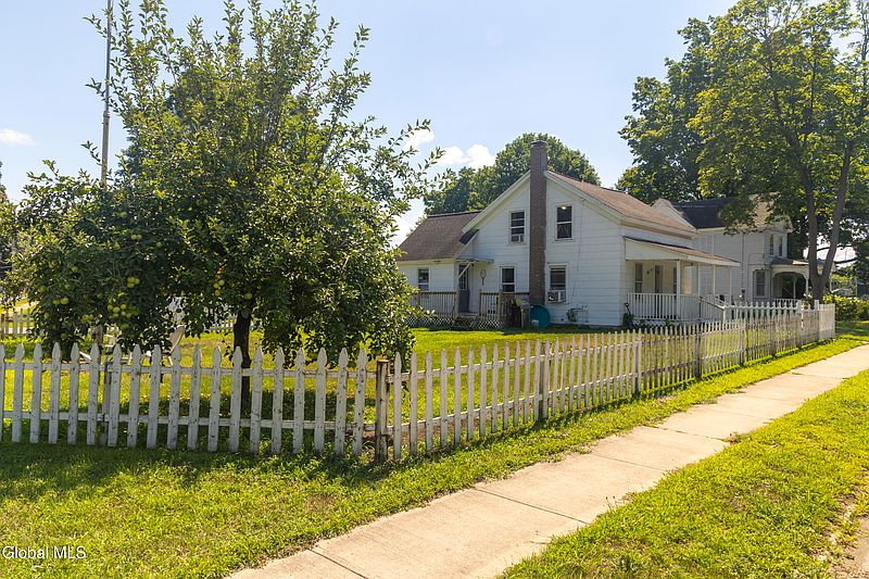 2nd image of 40 Feeder Street