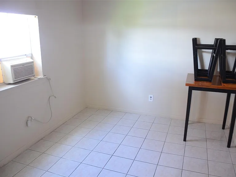 10807 Emery Dr — Photo 8