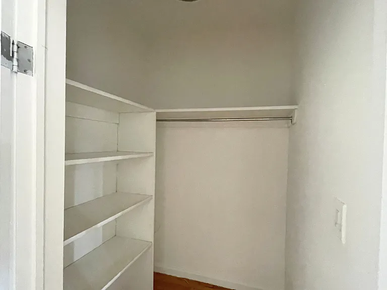 815 E 14th St #3K — Photo 4