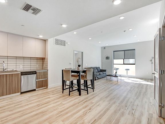 3rd image of 1540 S Hayworth Ave Penthouse 3