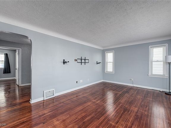 4th image of 6013 Northcliff Ave