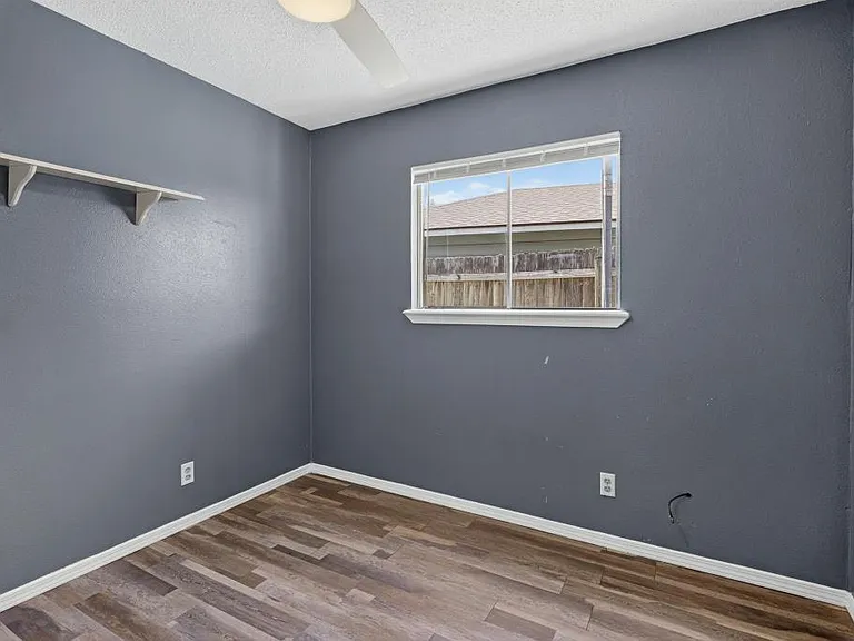 8602 Colonial Dr — Photo 22