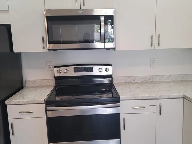 973 Ira St SW #A — Photo 1
