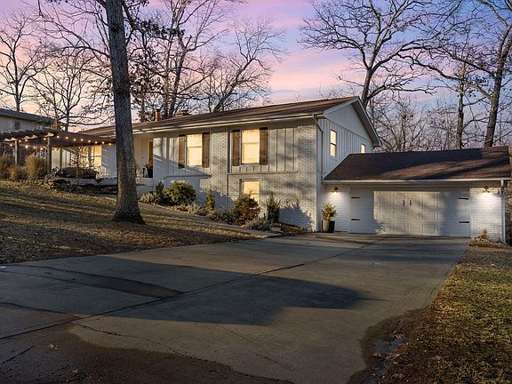 2nd image of 102 Oakwood Drive