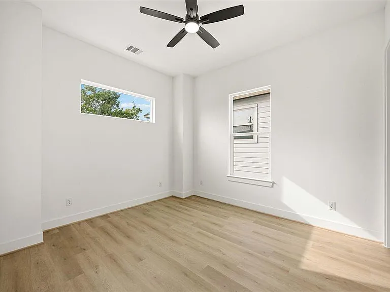 7130 Saint Augustine St #B — Photo 21