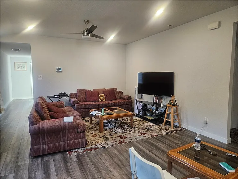 960 Lady Bird Ln — Photo 3
