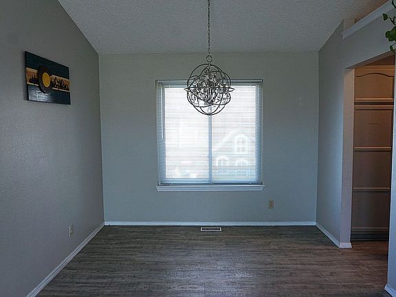 5th image of 375 Putnam Dr