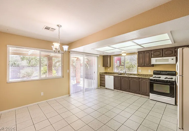 532 Mona Ln — Photo 8