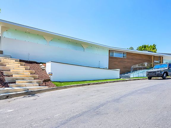 2nd image of 849 Glenmere Way