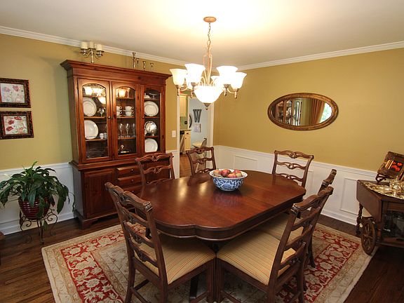 4th image of 2520 Regency Park Dr