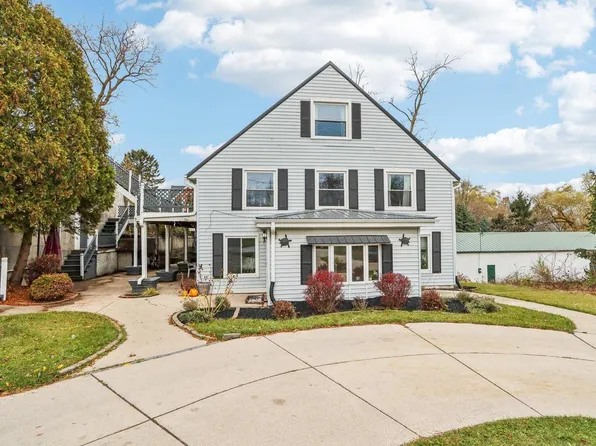 402 West Oakland AVENUE, Port Washington, WI 53074