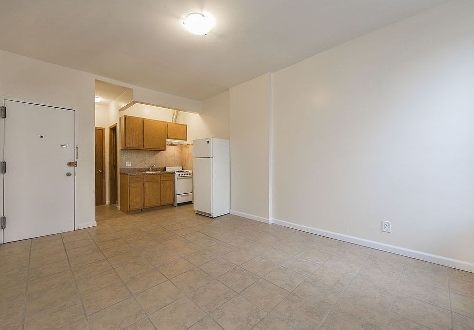 2nd image of 2618 Hoyt Ave S APT 2D