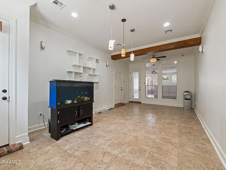 100 Shumard Dr — Photo 28