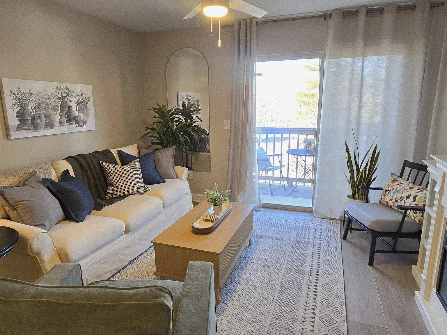 2 bed, 868 sqft, $2,450 — Photo 1