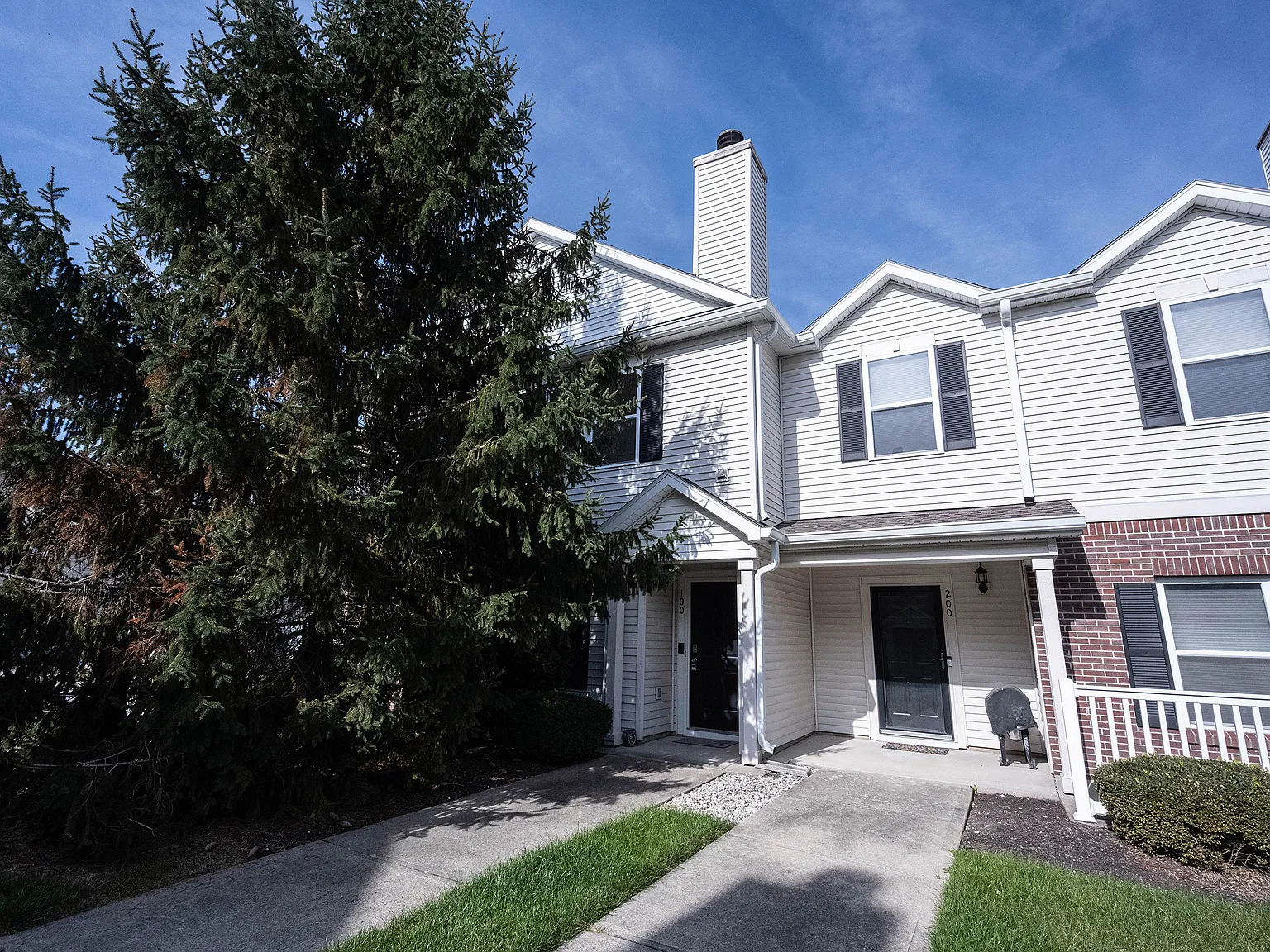2 bed, 1048 sqft, $1,550 — Photo 3