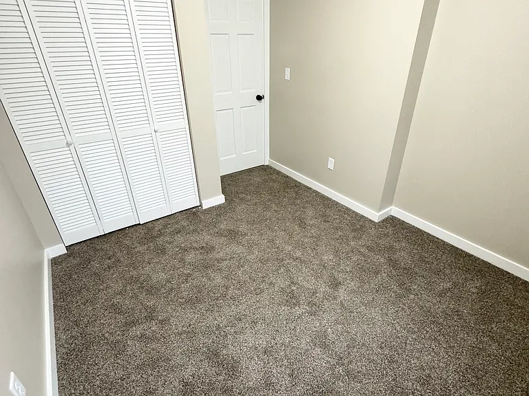 121 Oak St #E — Photo 11