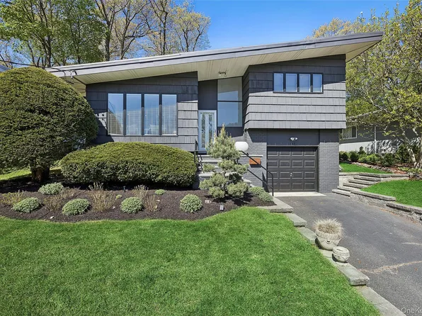 148 Cow Neck Road, Port Washington, NY 11050
