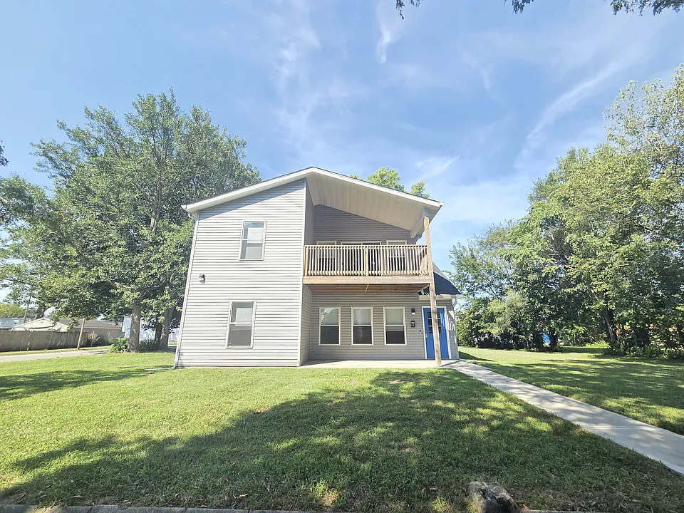 1102 N 4th St