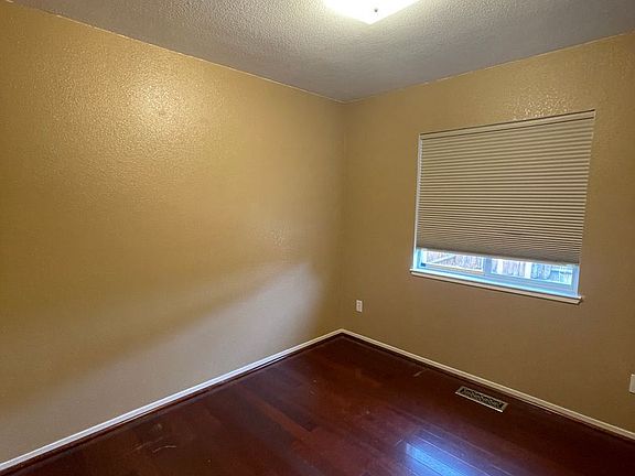 5th image of 770 Rembrandt Ct