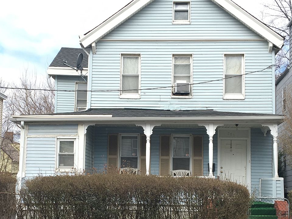 1st image of 203 Oakwood Pl