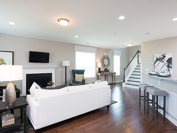 3rd image of 306 Garden Walk Dr
