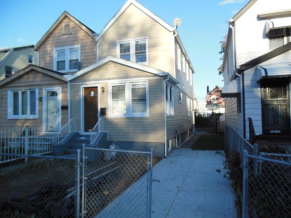 2nd image of 11821 203rd St