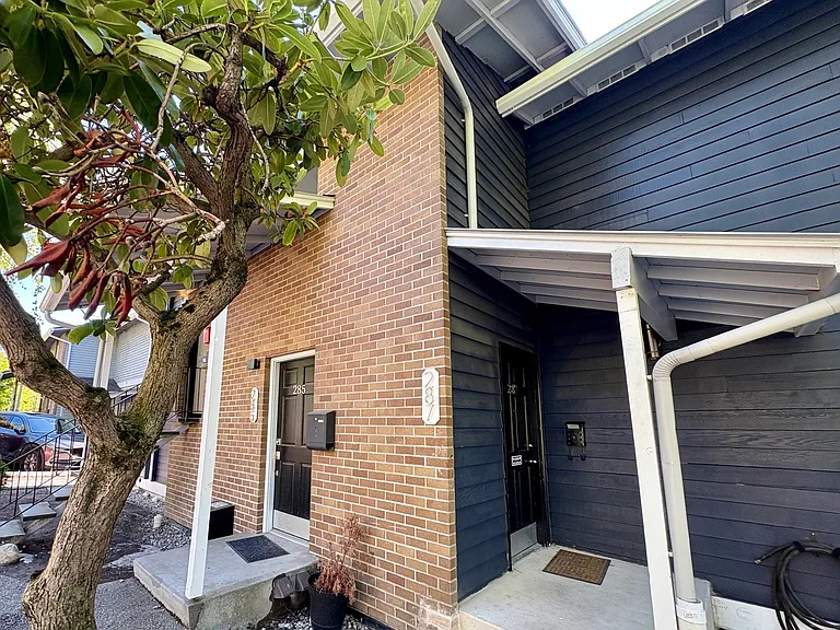 287 NW Market St — Photo 2