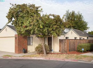 7 Town Square Pl, Oakland, CA 94603