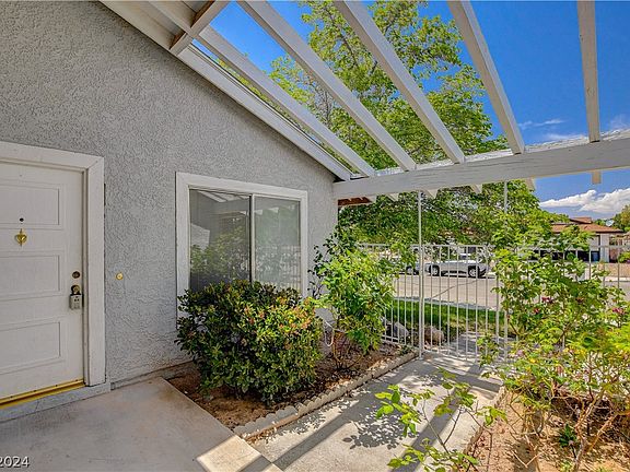 5th image of 785 Christina Dr