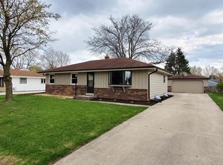 155 E Fitzsimmons Rd, Oak Creek, WI 53154