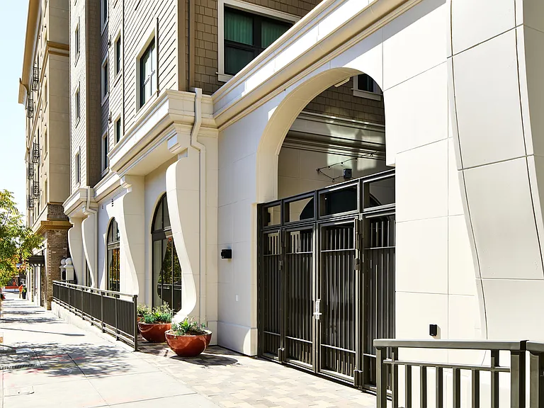 Modera Berkeley offers residents an opportunity to discover their perfect lifestyle with our ideal location.