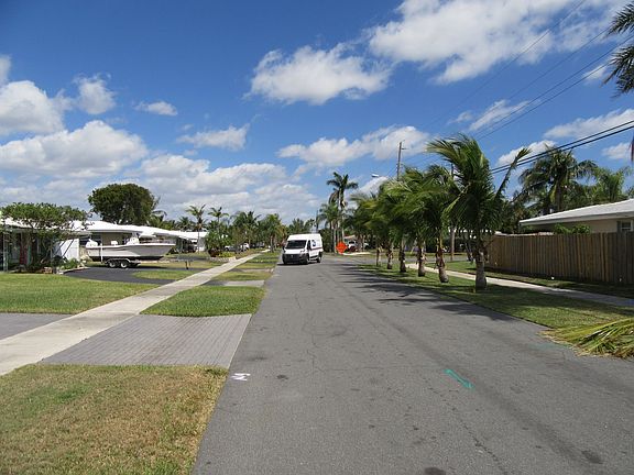 Exterior Neighborhood (street photo)