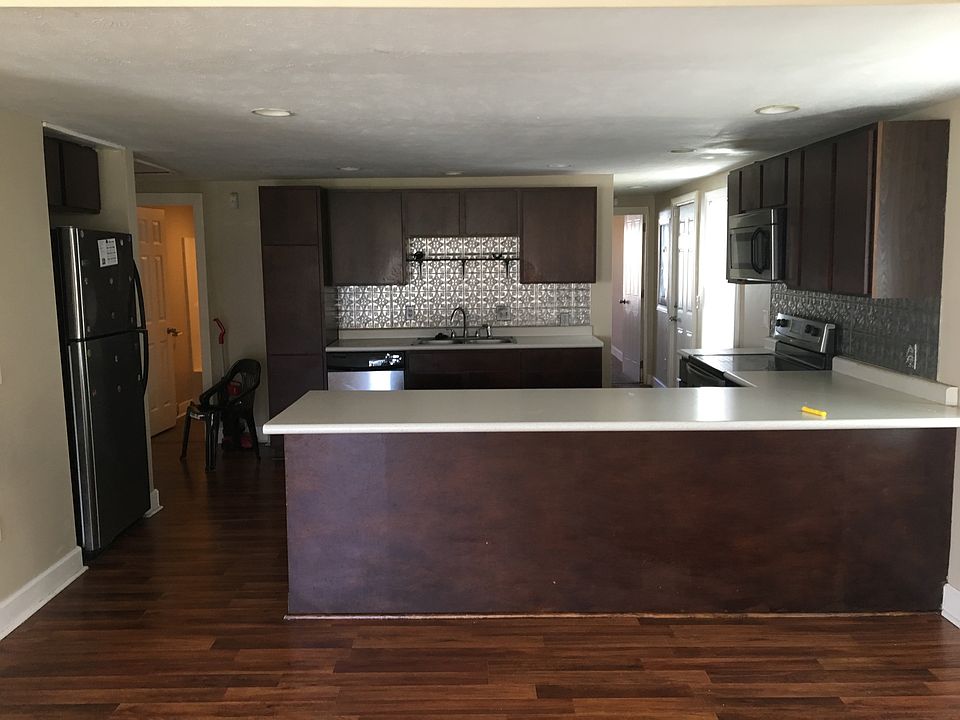 2nd image of 1117 W Rose St