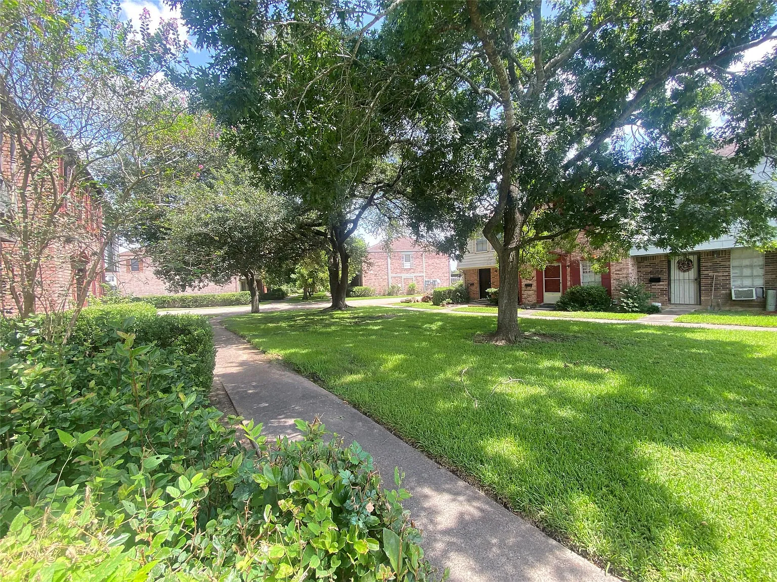 3 bed, 2.5 bath, 1722 sqft, $1,500 — Photo 3