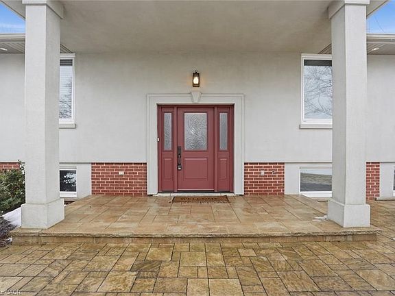 4th image of 9389 Chippewa Rd W